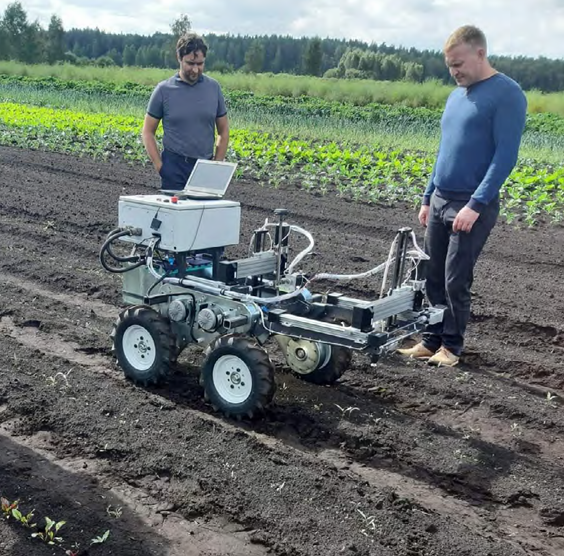 Nezāļu robota  sākotnējais prototips  demonstrēts z/s Atvases